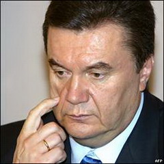 янукович считает вопрос вступления украины в нато неактуальным